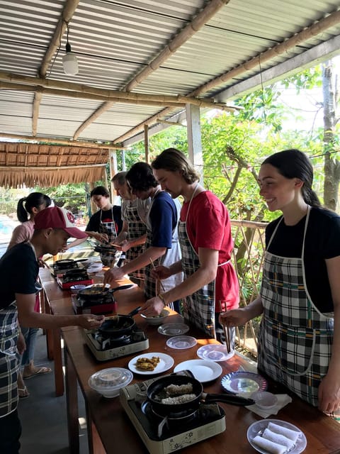 Hoi An: Market Tour, Basket Boat Ride and Cooking Class