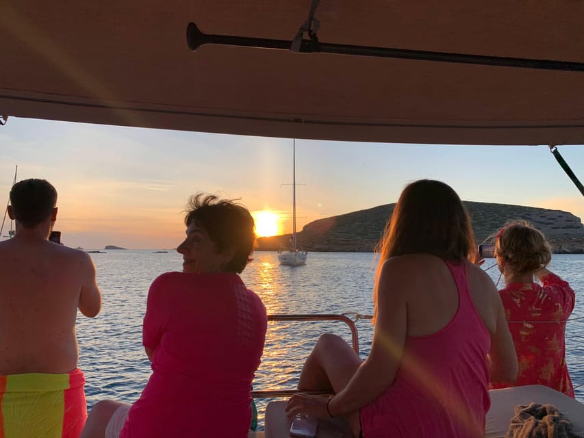 Ibiza: Sunset Sailing Tour With Wine