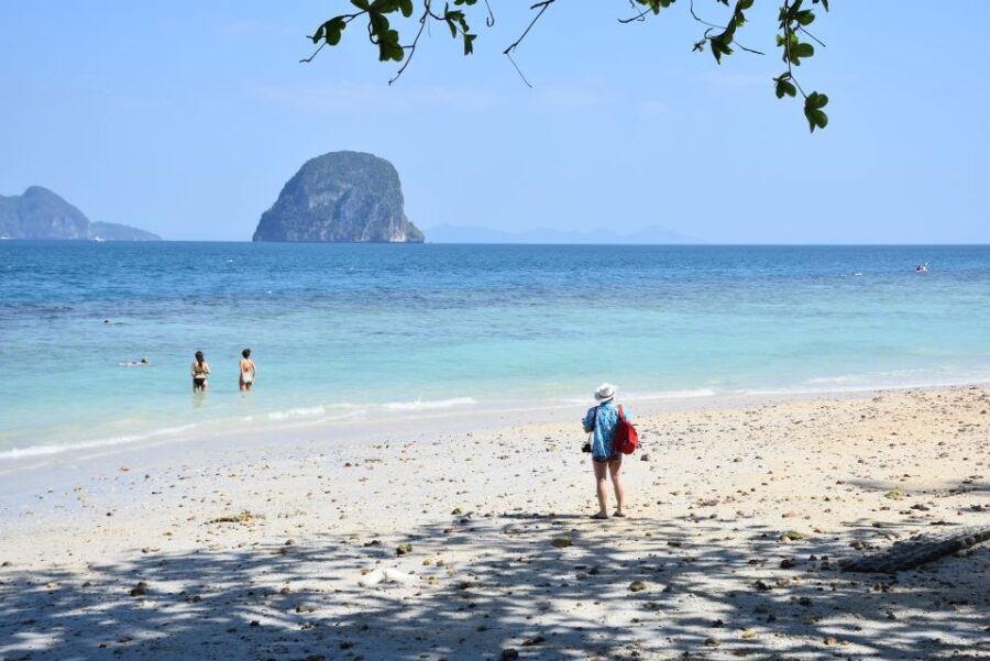 Koh Lanta: 4-Island Adventure Tour to Emerald Cave