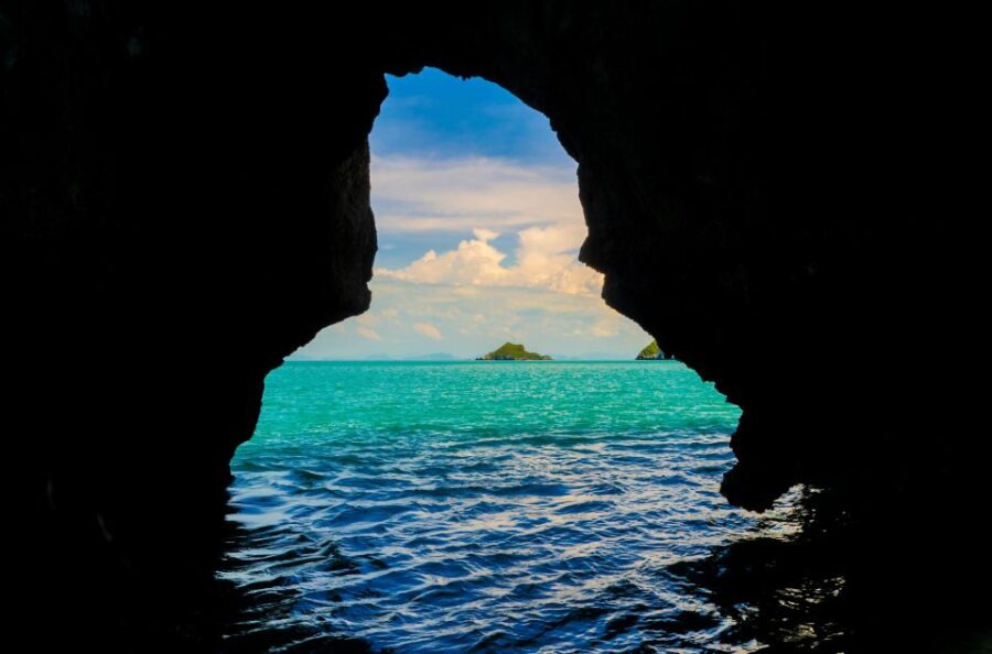 Koh Lanta: Emerald Cave & 4 Islands Snorkel Tour by Longtail