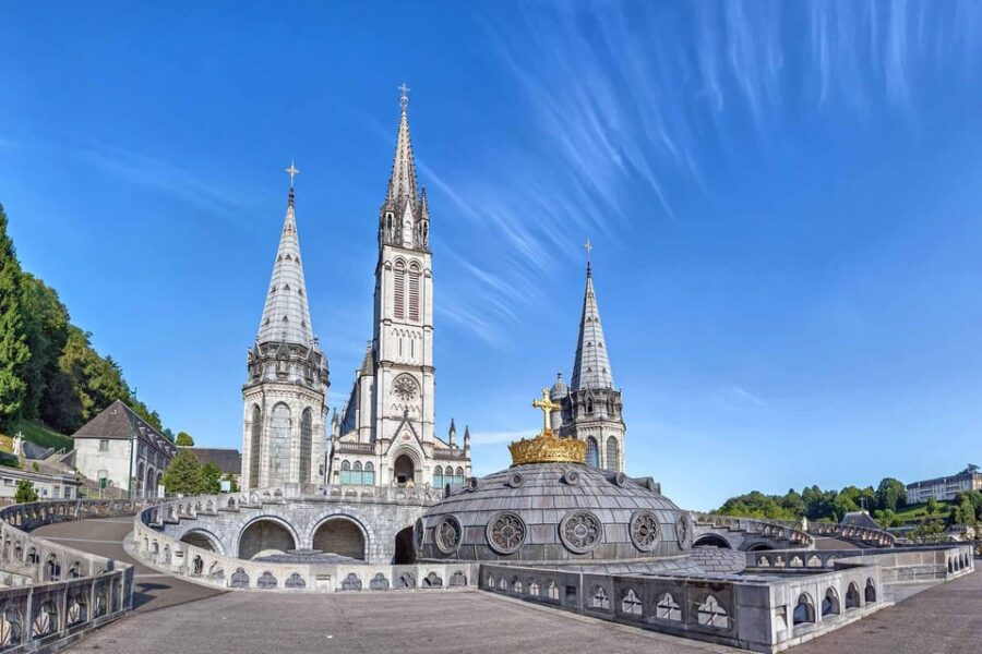 Lourdes: Private Walking Tour With Local Guide