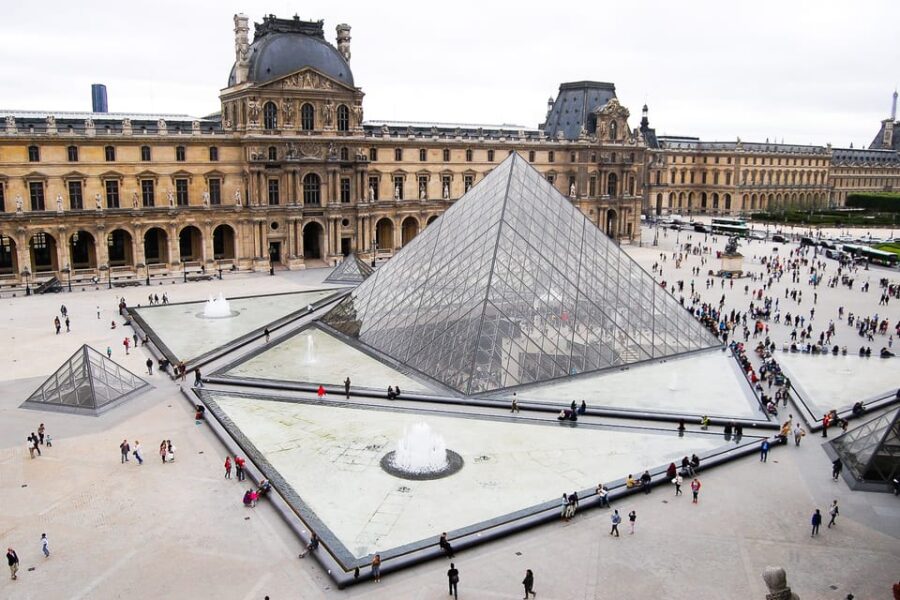 Louvre Guided Treasure Hunt for Families and Kids