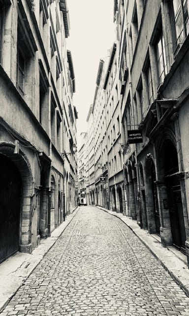 Lyon: Private Walking Tour of Traboules in the Old Town