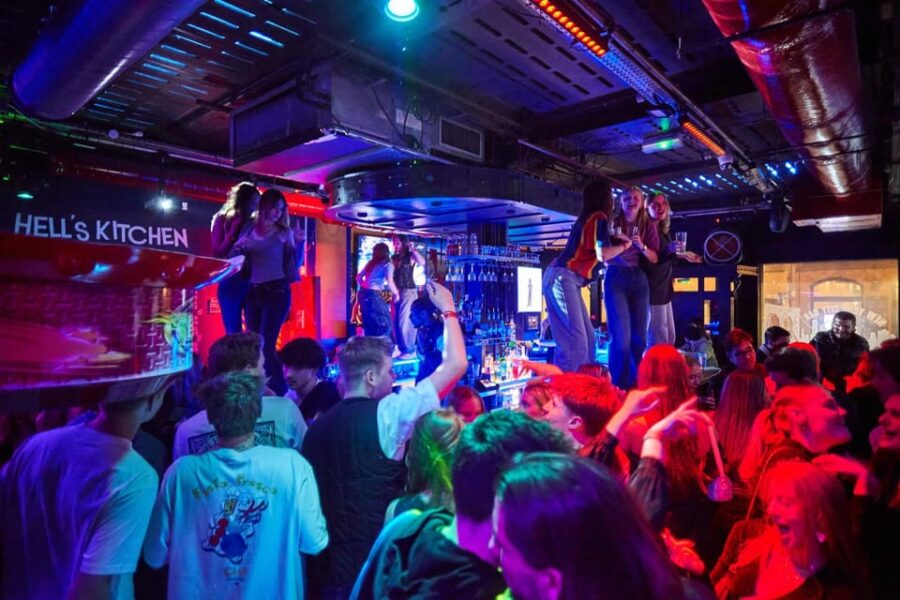 Lyon: Riviera Bar Crawl Party With Free Shots and Vip Entry