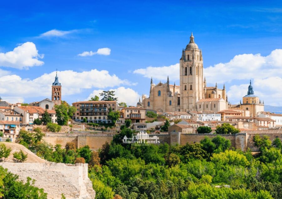 Madrid: Luxury Tour Ávila & Segovia