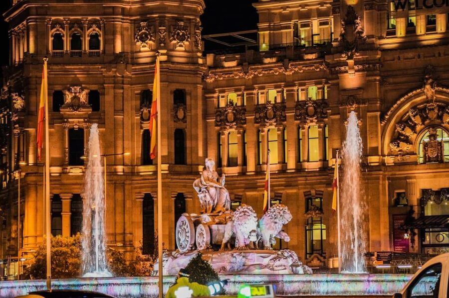 Madrid: Private Night Experience Tour With Local Guide