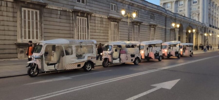 Madrid: Tuk Tuk Tour – Madrid of Austrias (6 Seats Tuk Tuk)