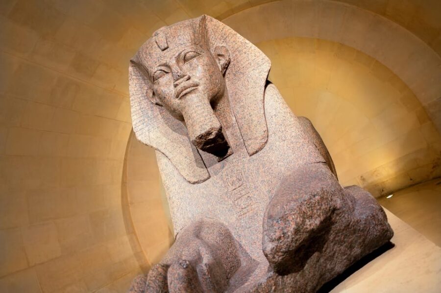 Mona Lisa & Treasures: 6-people Max Louvre Experience