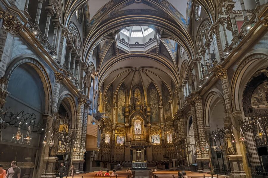 Montserrat Small Group Tour With Train and Cable Car
