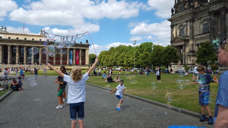Nantes: Family Quest Guided Walking Tour
