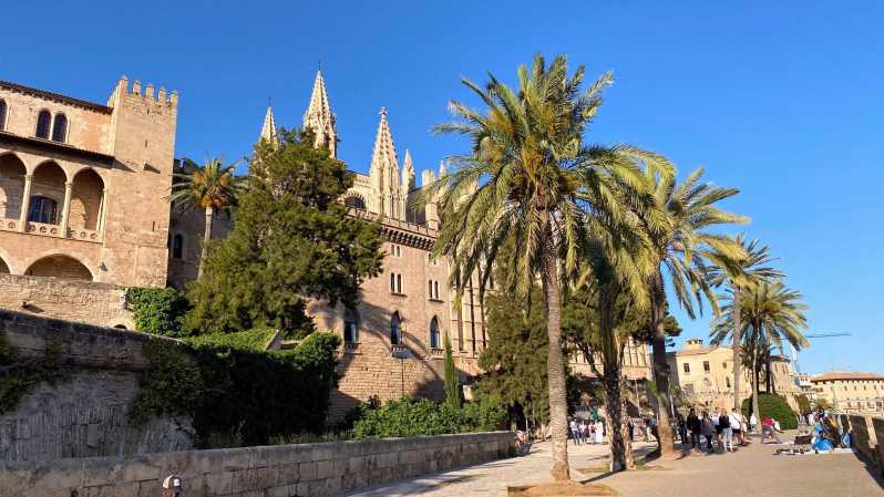 Palma: Alleys of Old Town Self-guided Explorer Walk