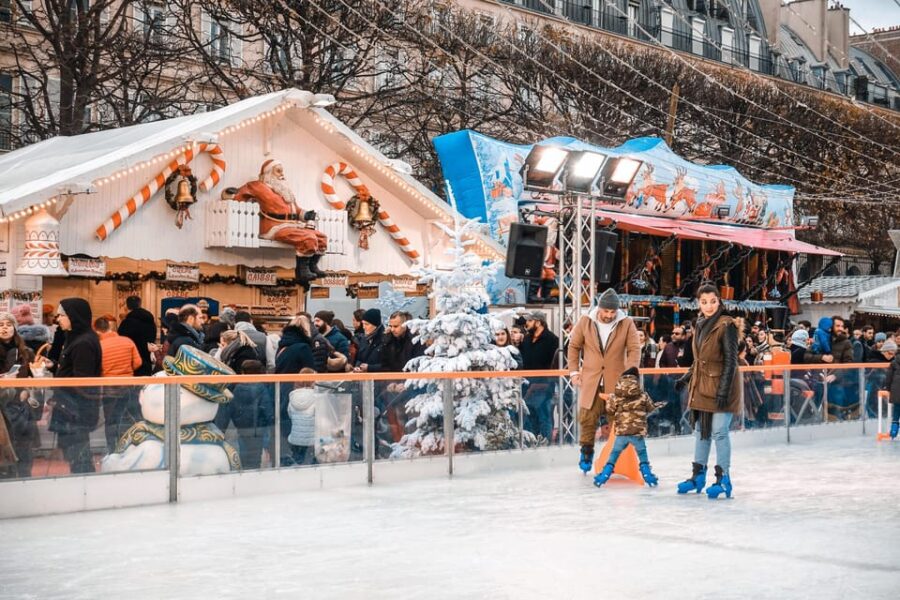 Paris: Christmas Market Guided at Notre Dame & Food Tasting