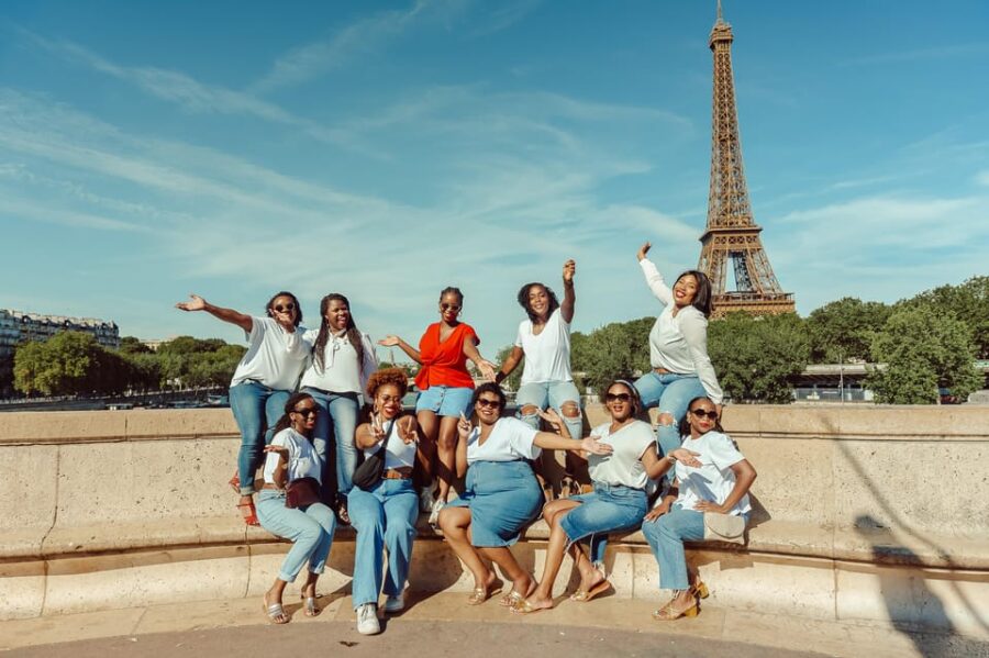 Paris: Eiffel Tower Street Photoshoot
