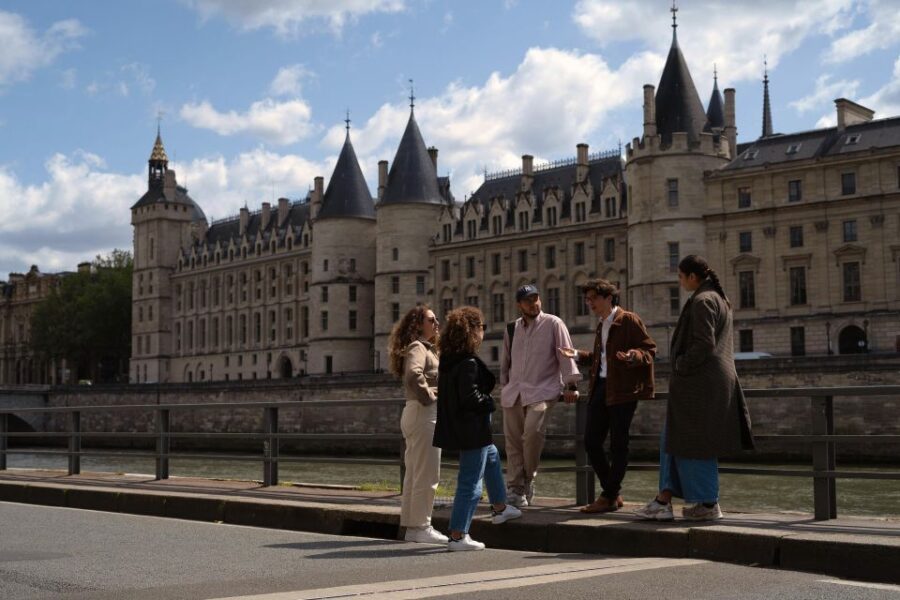 Paris Halloween Walking Tour: Ghost Stories (Small Group)