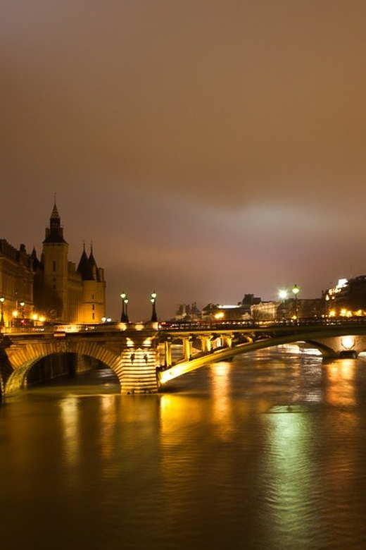 Paris: Illuminated Walking Tour