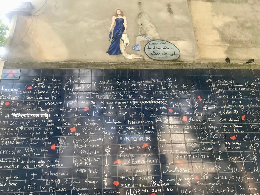 Paris: Immersive Tour of Montmartre With a Cancan Dancer