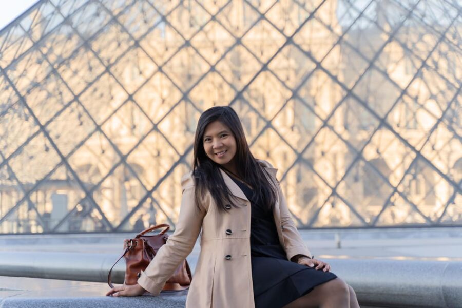 Paris: Louvre Photoshoot or Seine Bridges Eiffel Tower Walk
