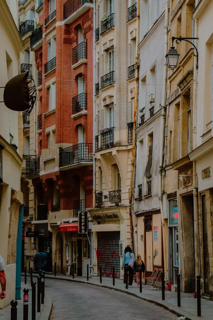 Paris: Marais Guided Tour With a Local Parisian Guide