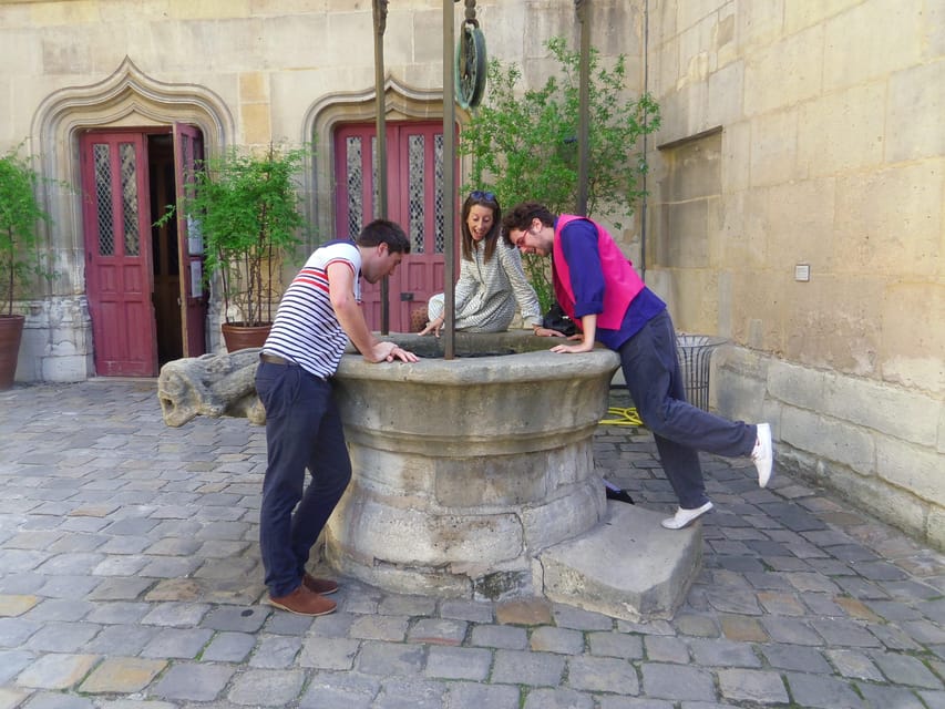 Paris: Marais Without Crowds. Guided Tour in a Small Group