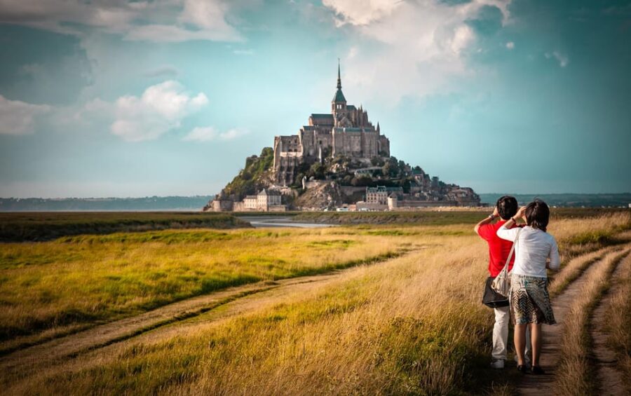 Paris: Mont Saint-Michel and Omaha Beach Day Trip