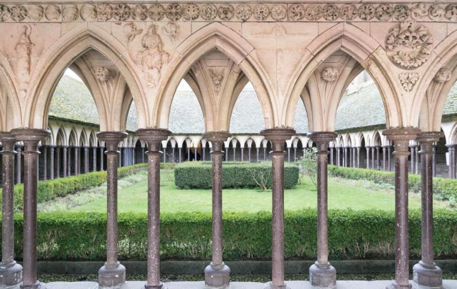 Paris: Mont Saint Michel Private Day Trip With Lunch