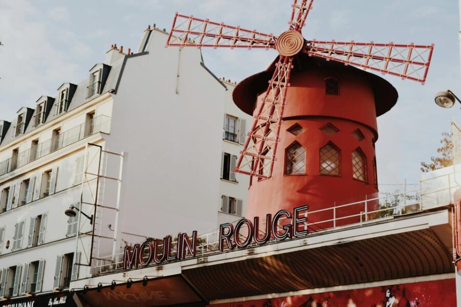 Paris: Montmartre Walking Tour With Official Local Guide
