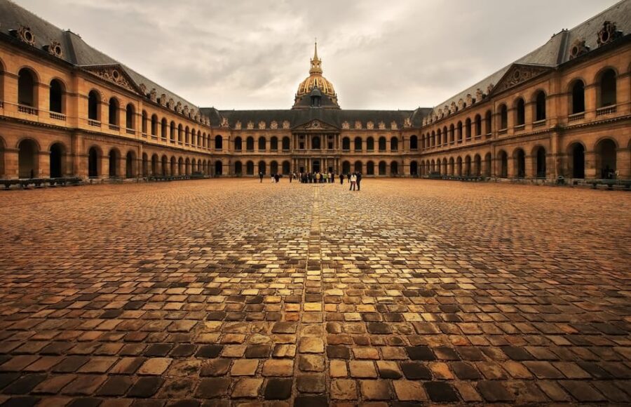 Paris: Napoleon Walking Tour With Les Invalides & Tomb Entry