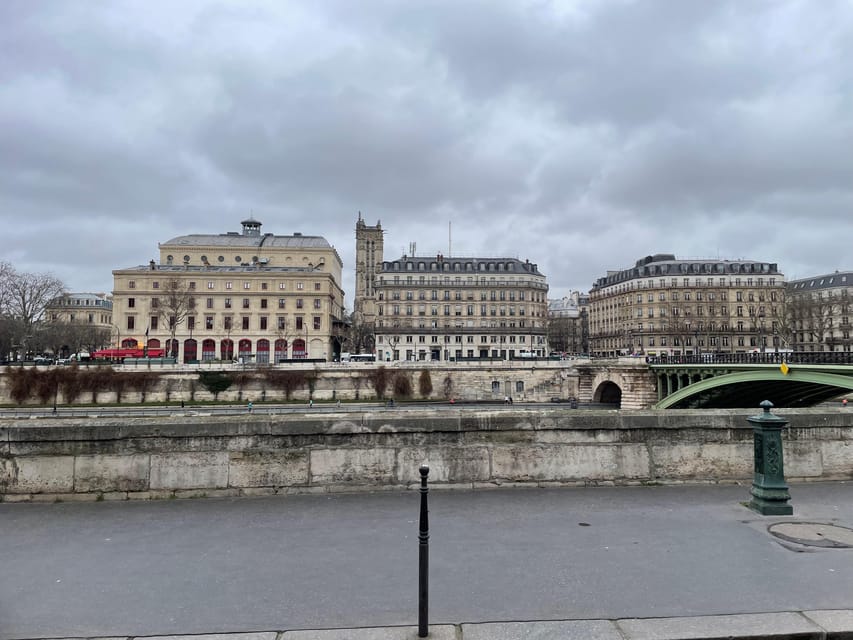 Paris: Notre-Dame Cathedral Exterior Guided Tour