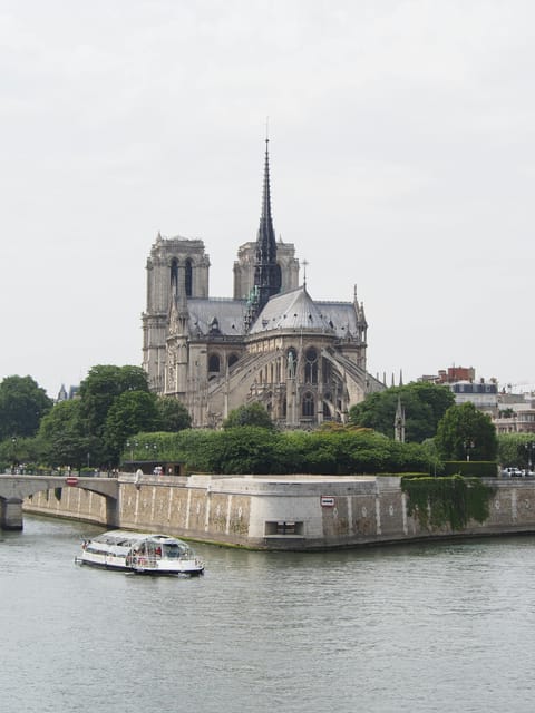 Paris: Notre Dame Exterior Guided Tour – Small Group