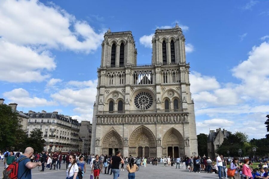 Paris: Notre Dame Exterior Tour, Crypt Access & River Cruise