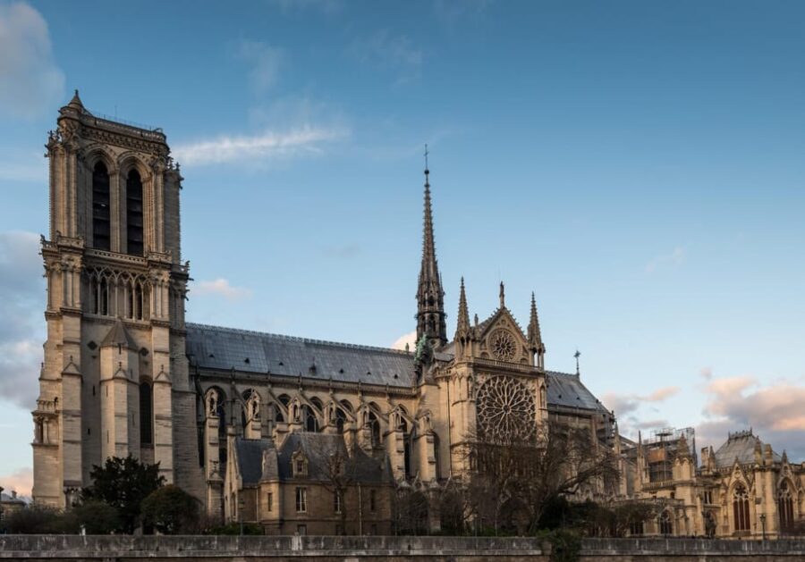 Paris: Notre Dame Outdoor Tour With Sainte-Chapelle / Crypt.