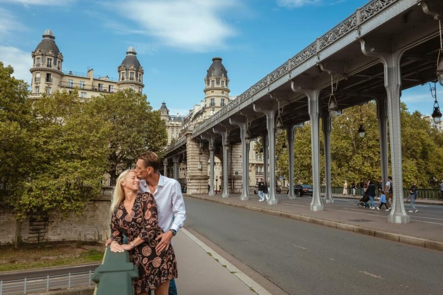Paris Photographer 1h Near the Eiffel Tower or in Paris