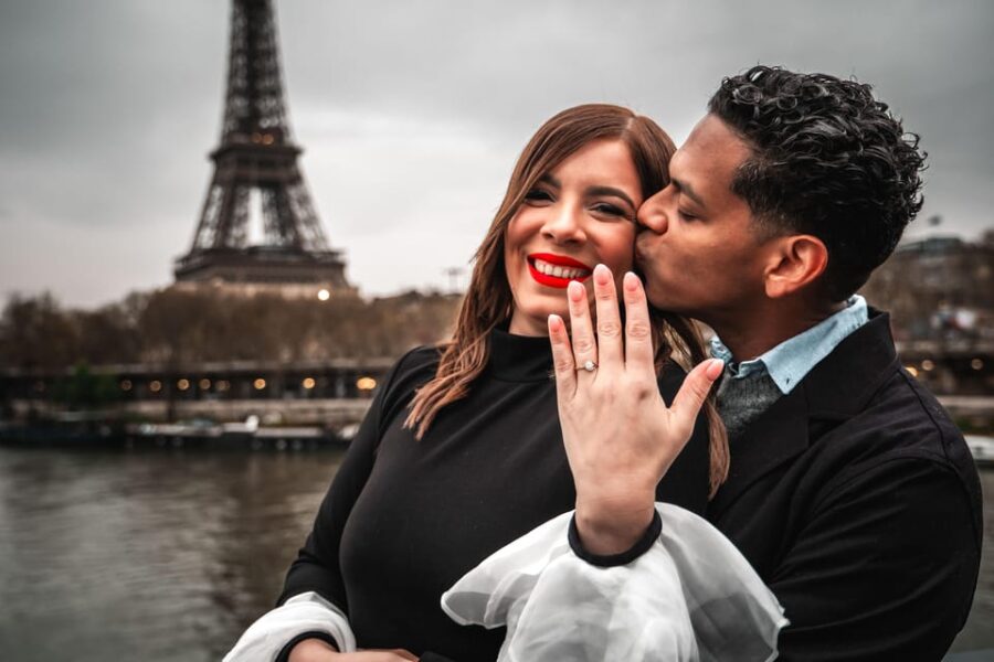 Paris: Private Photoshoot Near Any Chosen Landmark
