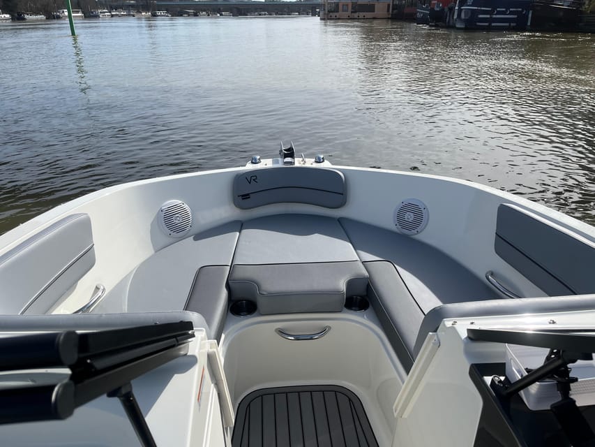 Paris: Private Seine Cruise, Modern Boat – 2 Hours