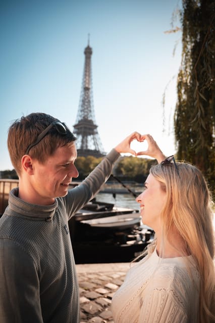 Paris: Quick Private Photography Session Near Eiffel Tower