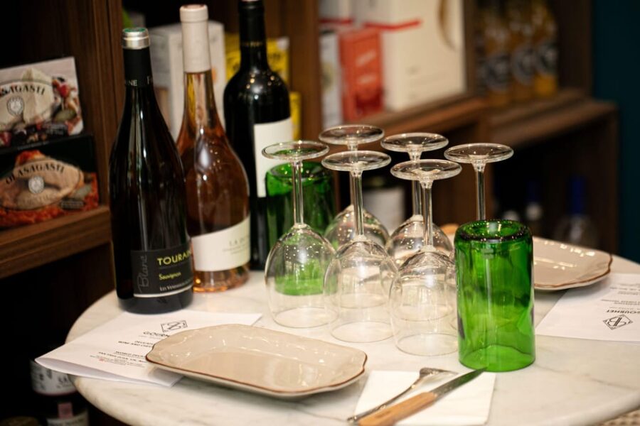 Paris: Tasting of 3 Wine and 3 Cheese - Experience Overview