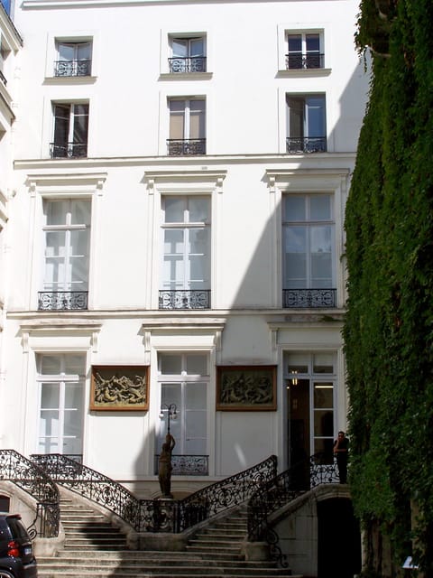 Paris: The Marais Contemporary Art Trail Walking Tour