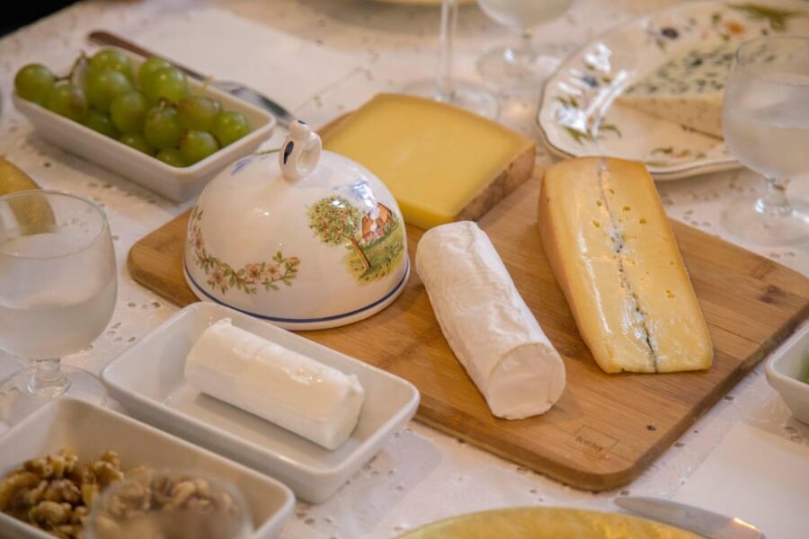 Paris: Wine and Cheese Tasting With a Chef Sommelier