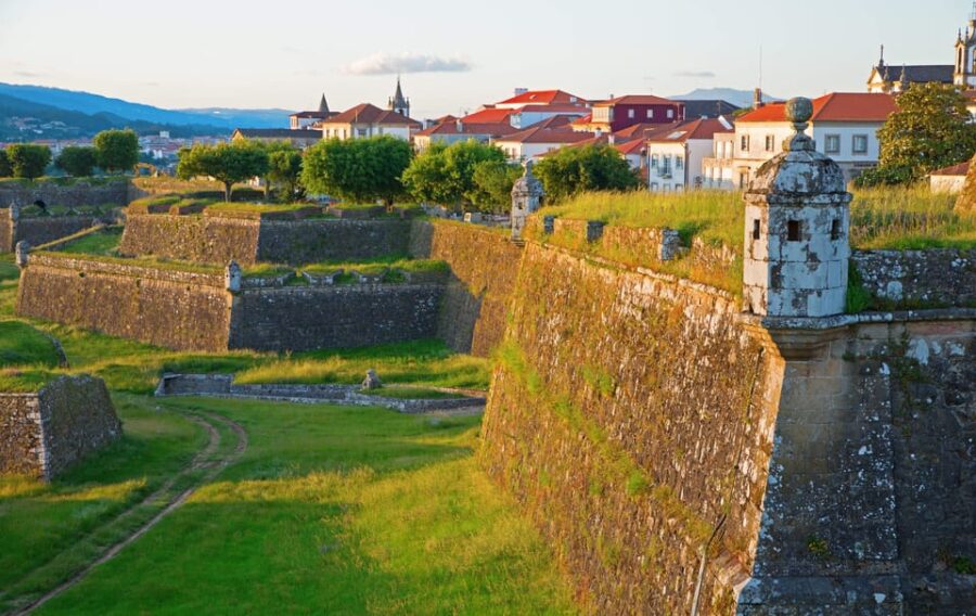 Porto: Santiago De Compostela and Valença Do Minho Day Tour