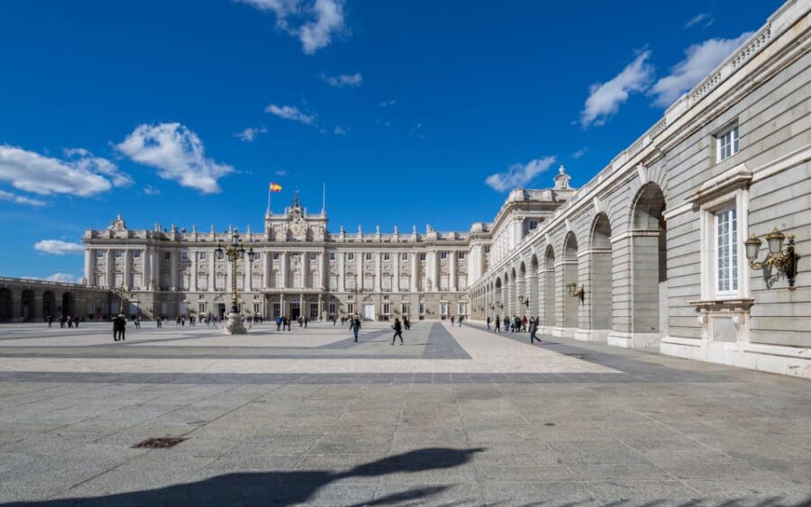 Royal Palace of Madrid: Private Tour With Entrance Included