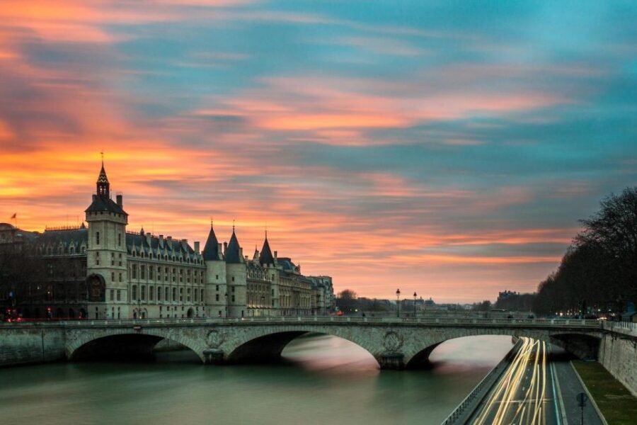 The Vibrant City Center. Le Marais.