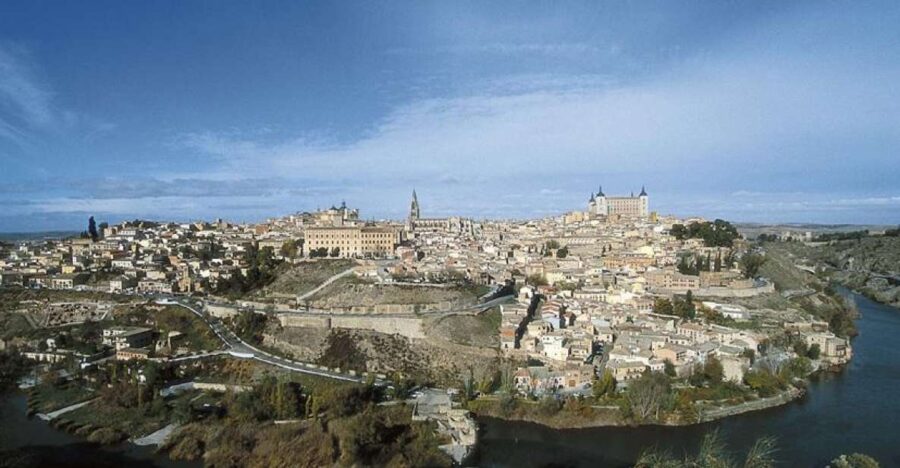 Toledo: Private Monuments Walking Tour With Monument Entry