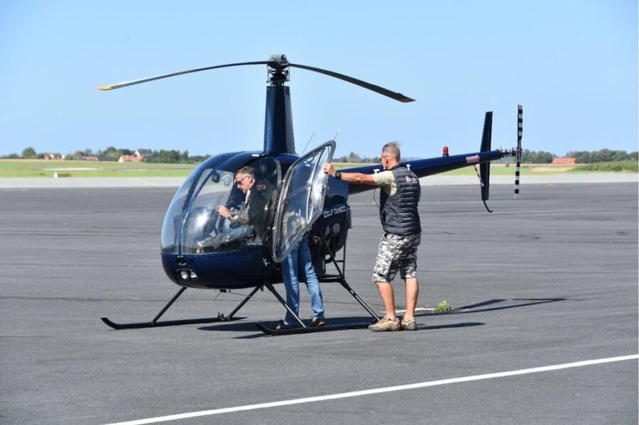 Toussus Le Noble: 30 Minutes Helicopter Flying Lesson