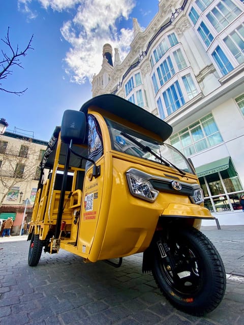 Tuk Tuk 30 Minutes for the Best of Madrid With Audio Guide