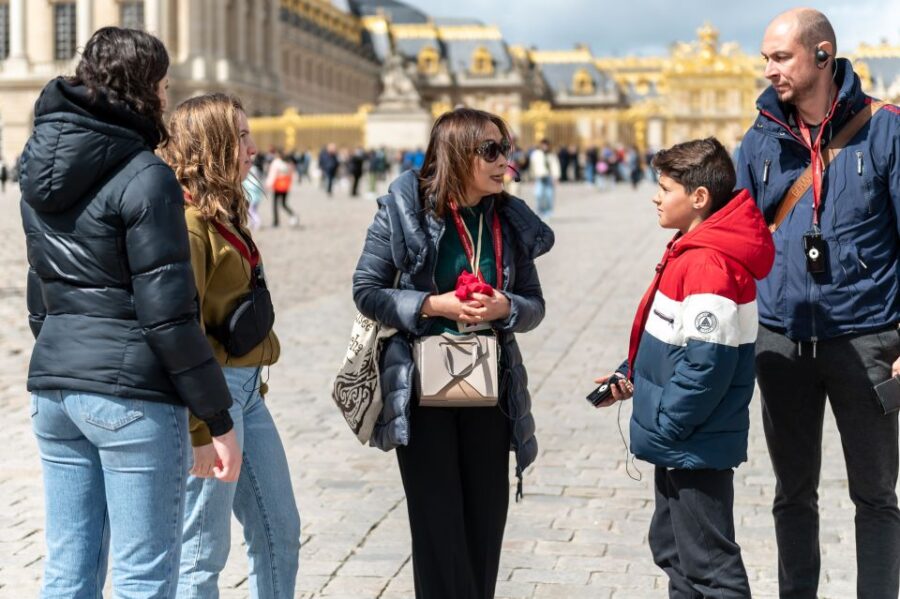 Versailles: Private Family Tour of Palace + Reserved Entry