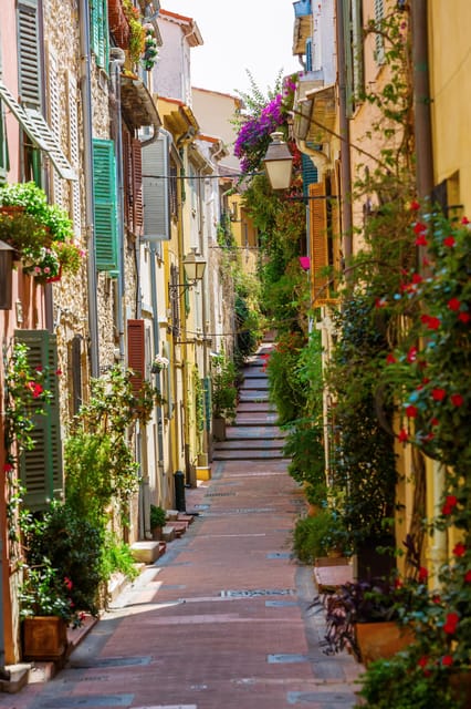 Visit Saint Paul De Vence, Antibes, and Cannes: 7-Hour Tour