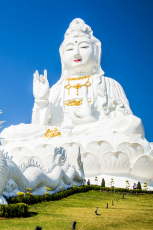 Chiang Rai White, Blue, Red 3 Temples Tour
