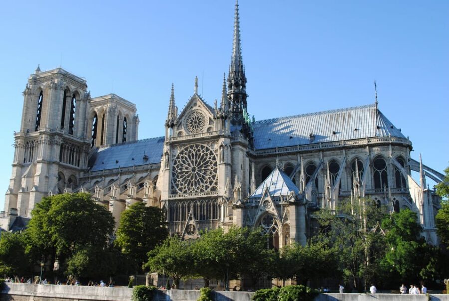 Outside Île De La Cité Tour With Crypt Access and Cruise