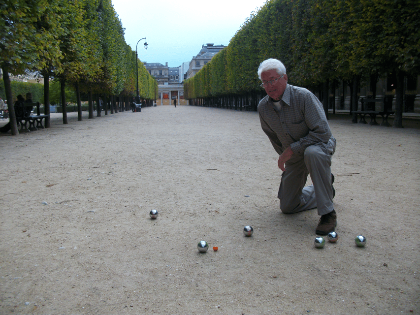Paris: Pre-Dinner Drinks With Petanque Game (Bocce Ball)