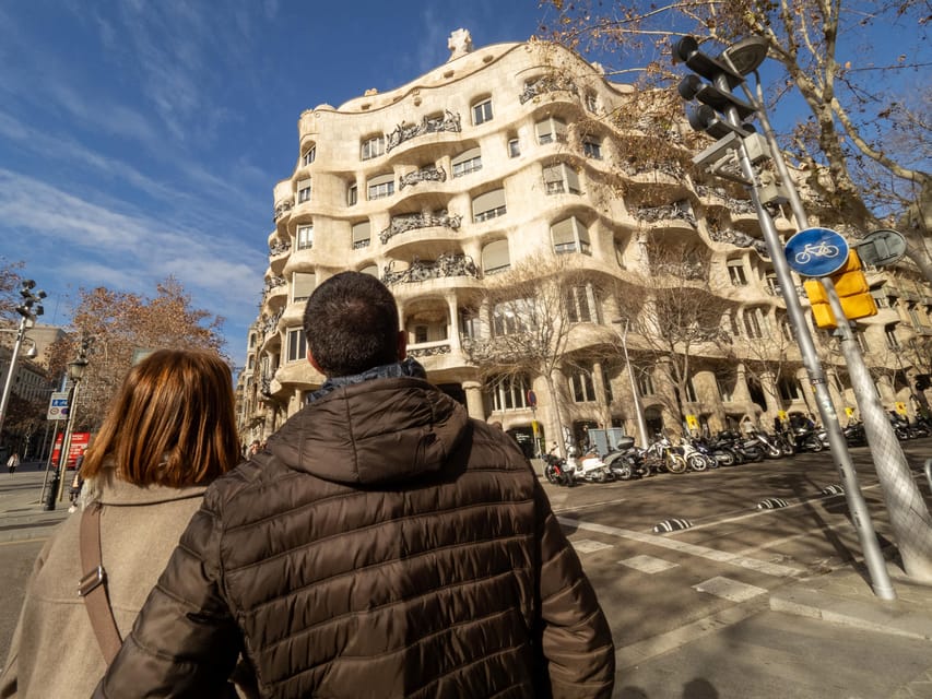 Barcelona: Casa Batllo, Casa Mila & Tapas Small Group Tour